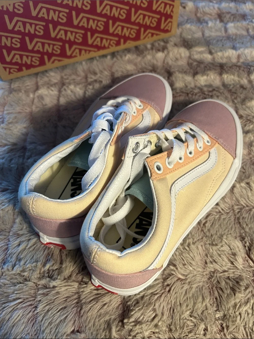 Vans Old Skool Women's Low-Top Sneakers in Pink and Cream size 5.5 new